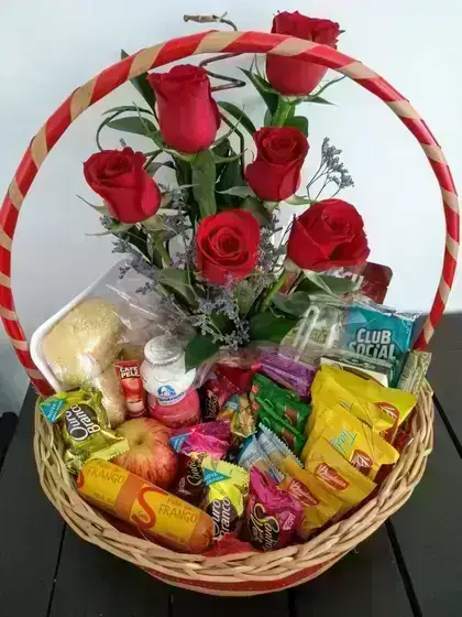 Cesta de Café da Manhã 06 com Rosas