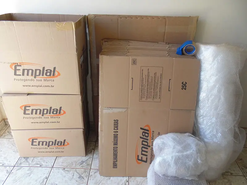 Embalagem de pertences na mudança