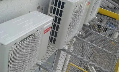 Unidades externas de ar condicionado instaladas pela Refritec