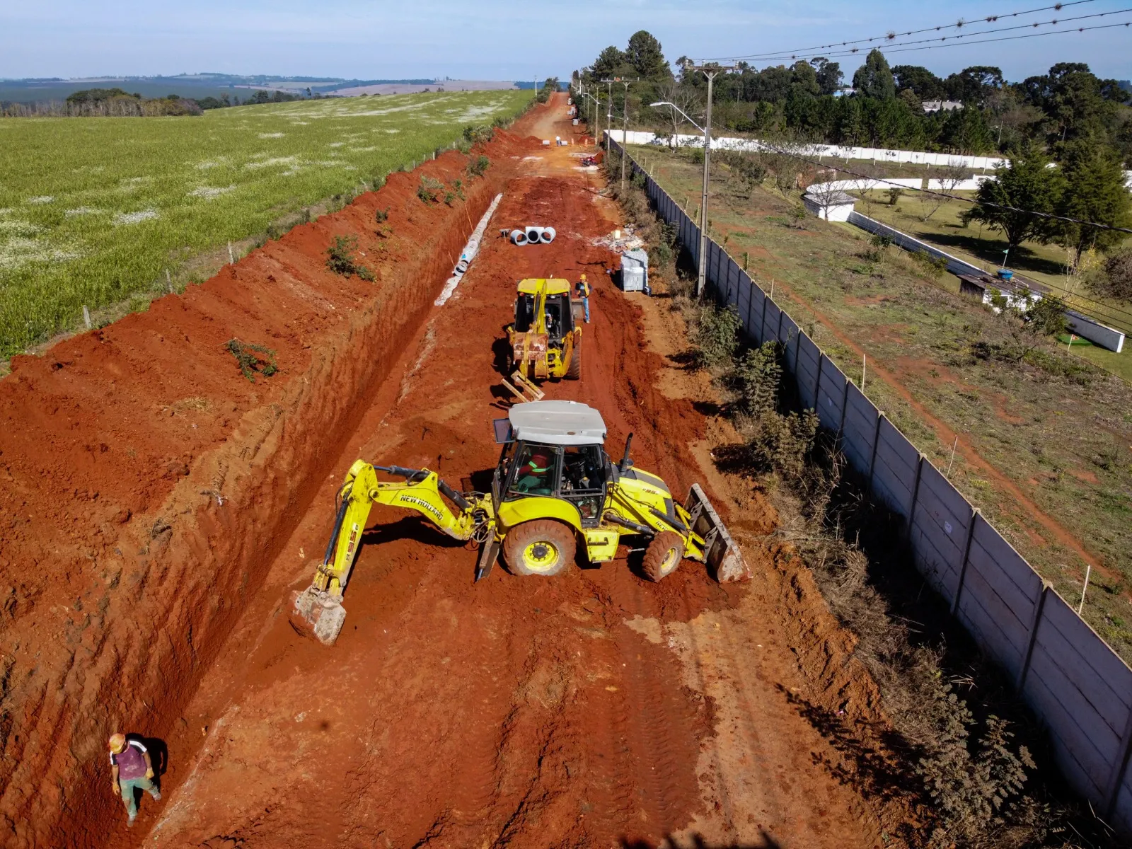 Obras de asfalto atingem 34 ruas do Ouro Verde e Santa Tereza