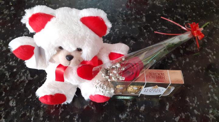 Rosa, Urso e Chocolate