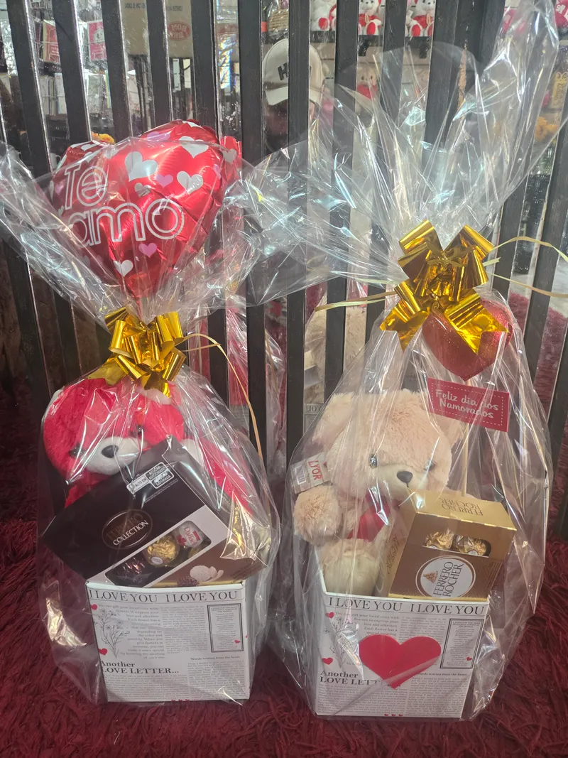 Cesta de Rosas, Chocolate e Pelúcia. - 01 Unidade