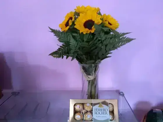 Vaso com Girassois + Chocolate - Ferrero 8 Unidades