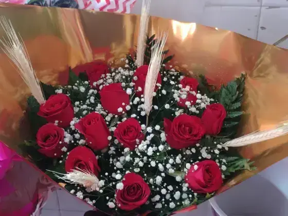 Buquê de Rosas Vermelhas Luxo - 12 Rosas