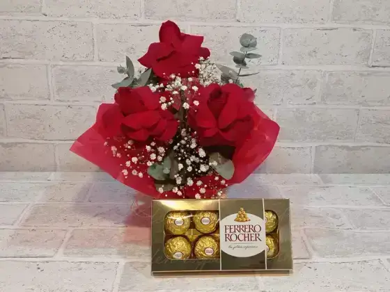 Arranjo de 3 Rosas Vermelhas Dobradas Manualmente - Ferrero 8 Unidades