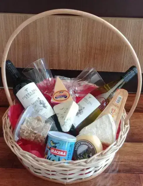 Cesta de Queijos, Vinhos e Castanhas