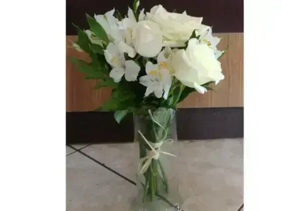 Vaso com Rosas e Astromelias - Pequeno