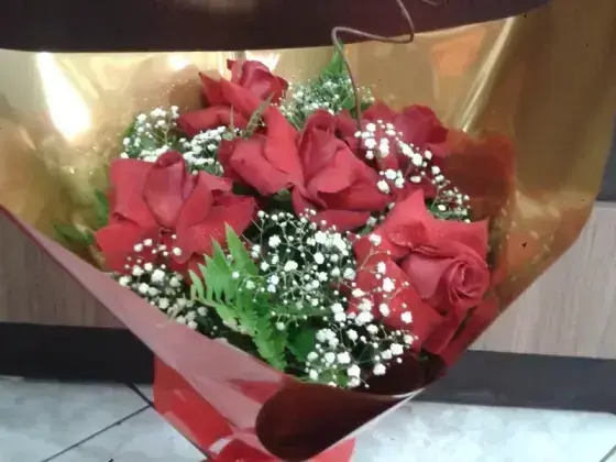 Buquê de Rosas Dobradas Manualmente - 5 Rosas