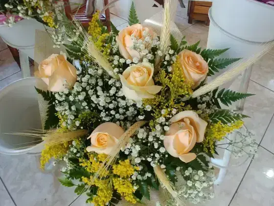 Buque de Rosas Champanhe - 6 Rosas