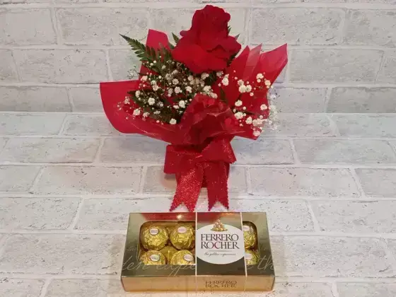 Arranjo com 1 Rosa Dobrada Vermelha - Ferrero 8 Unidades