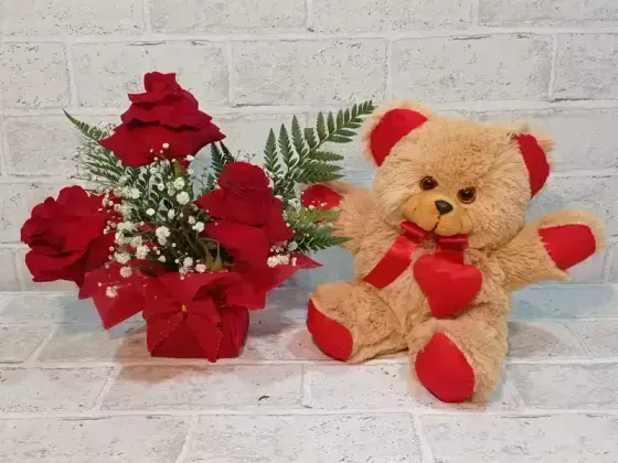 Arranjo de 3 Rosas Vermelhas Dobradas Manualmente - + Urso de Pelucia Pequeno
