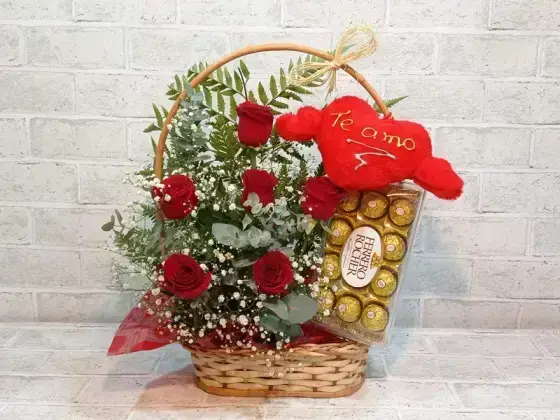 Cesta Choco Rosas + Coração Pequeno - Ferrero 12 Unidades