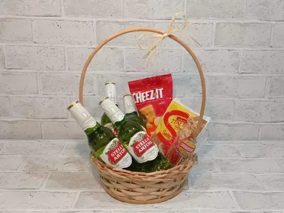 Cesta de Cerveja com Copo e Aperitivos - Stella Artois