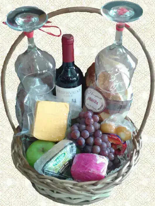 Cesta de Queijos, Vinho e Frutas