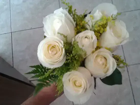 Ramalhete de Rosas Brancas - 6 Rosas