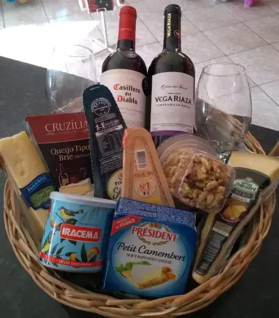 Baú de Queijos, Vinhos e Castanhas