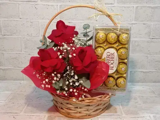 Cesta com 3 Rosas Dobradas - Ferrero 12 Unidades