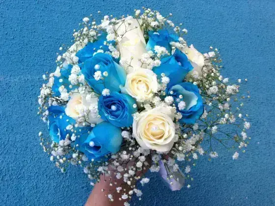 Buquê Noiva Rosas Azuis e Brancas - 24 Rosas