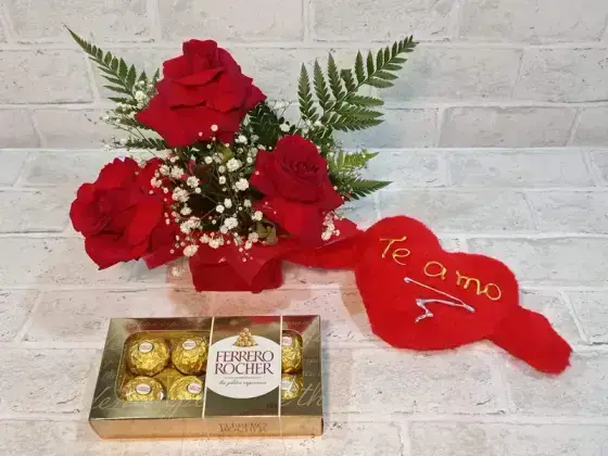 Arranjo com 3 Rosas Dobradas Vermelhas + Chocolates + Coração Pequeno - Ferrero 8 Unidades