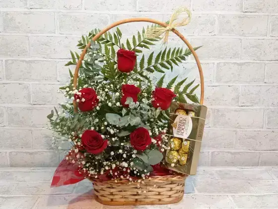 Cesta Choco Rosas - Ferrero 8 Unidades