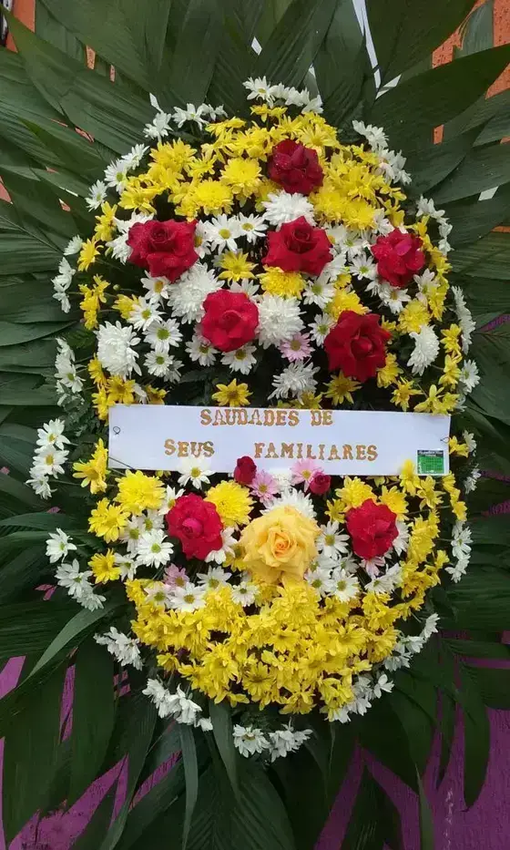 Coroa com Oito Rosas Abertas