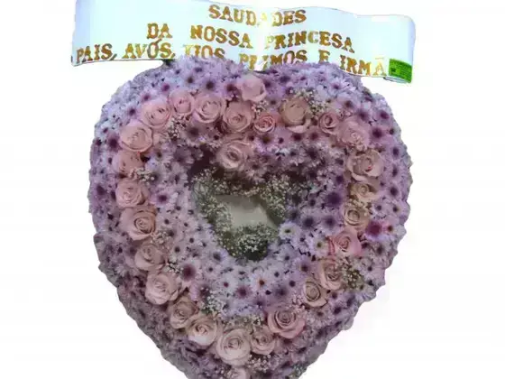 Coração de Flor do Campo Rosa e Rosas em Tons Claros