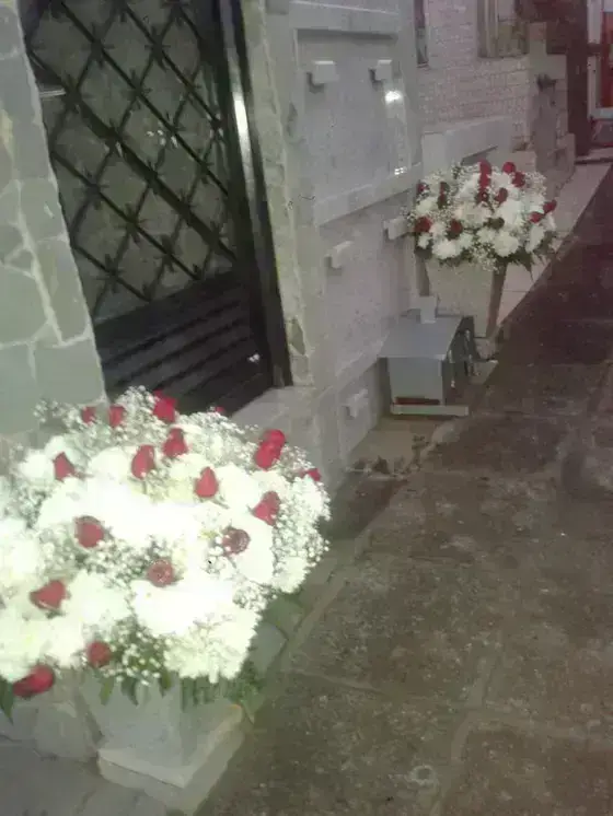 Arranjo para Tumulo com Crisantemo e Rosas 03