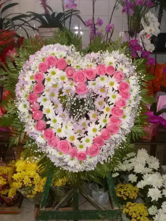 Coração de Flor do Campo com Rosas em Tons Claros