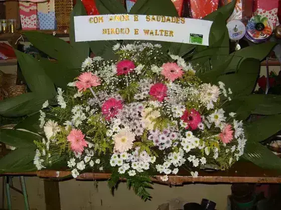 Arranjo para Tumulo com Flores do Campo e Gerbéra 04
