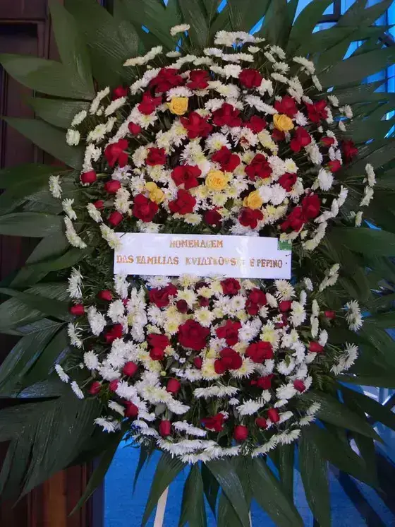 Coroa com Flores Variadas em Tamanho Gigante