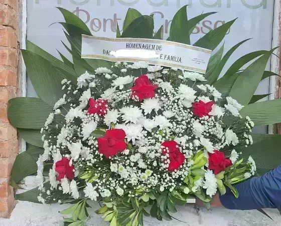 Coroa com 7 Rosas