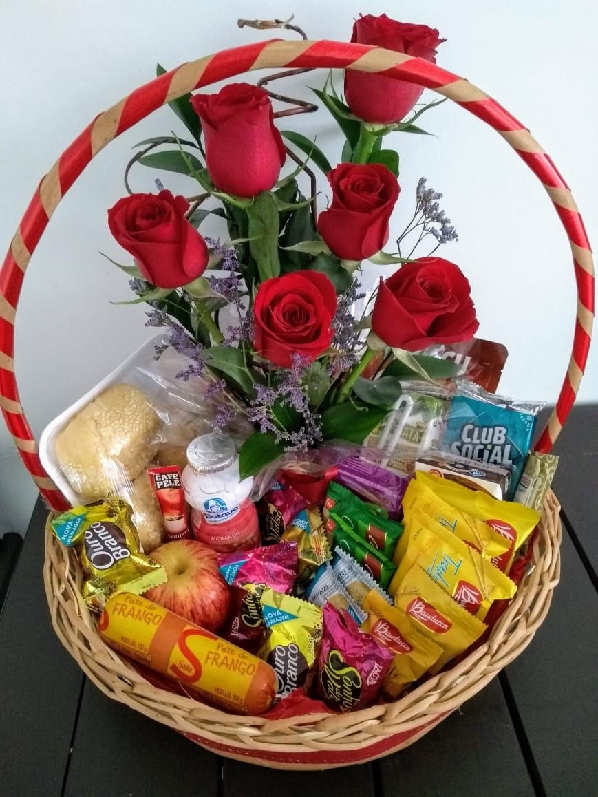 Cesta de Café da Manhã 06 com Rosas