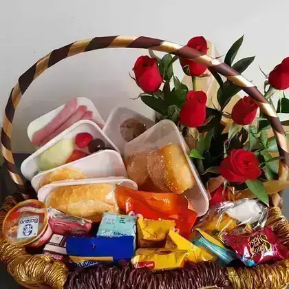 Cesta de Café da Manhã 07 com Rosas