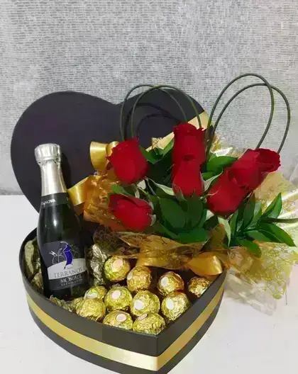 Kit Bebidas Especial Cachepo Caixa de Presente Coração com Flores, Chocolates e Vinho / Vermelho
