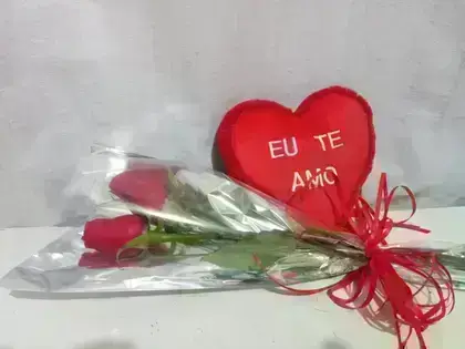 Ramalhete de Rosas e Pelucia / Vermelhas / 03 Unidades