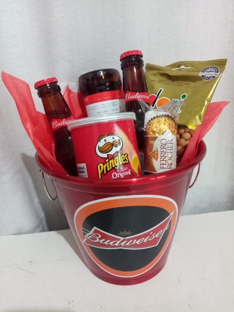 Kit Bebidas Especial Balde Porta Gelo com Cerveja Budweiser e Guloseimas / Verde