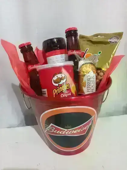 Kit Bebidas Especial Balde Porta Gelo com Cerveja Budweiser e Guloseimas / Verde