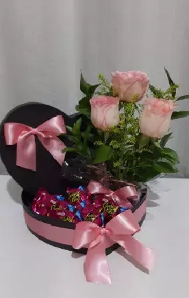 Arranjo com Rosas / Bombons / Rosa / 03 Unidades