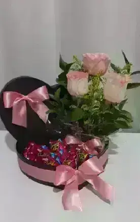 Arranjo com Rosas / Bombons / Rosa / 03 Unidades