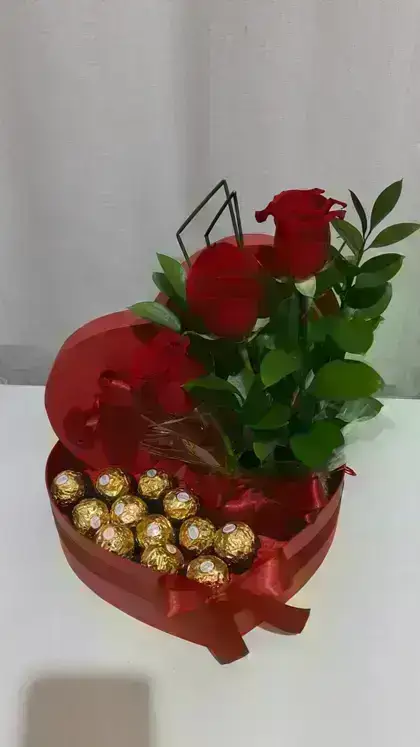 Arranjo com Rosas / Ferrero Rocher / Vermelhas / 03 Unidades
