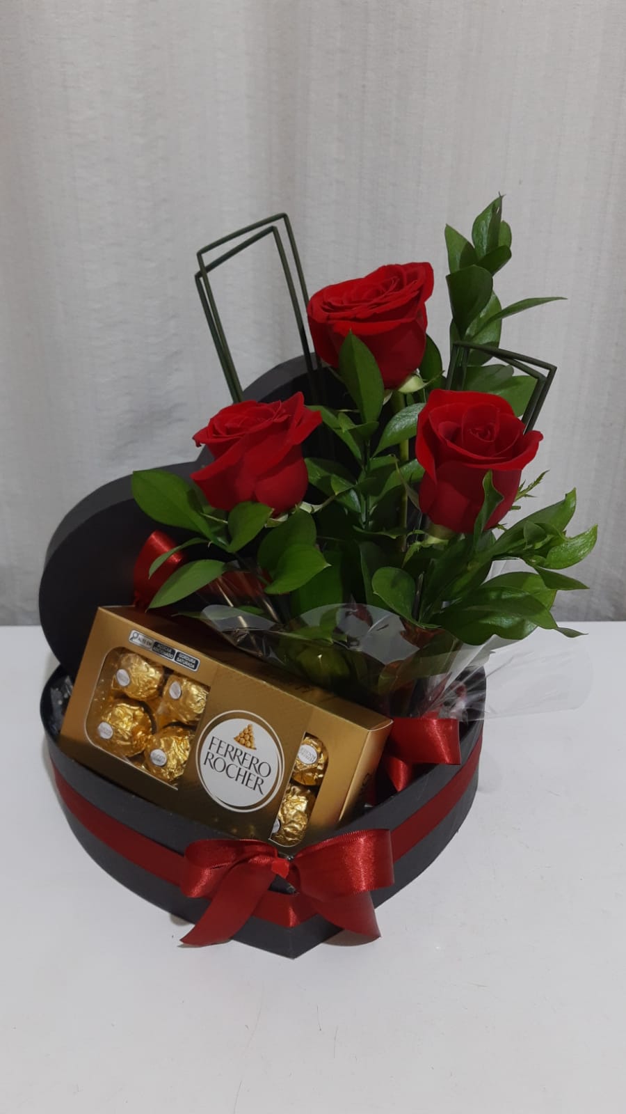 Arranjo com Rosas / Ferrero Rocher / Vermelhas / 03 Unidades