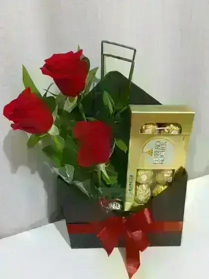 Arranjo com Rosas / Ferrero Rocher / Vermelhas / 03 Unidades