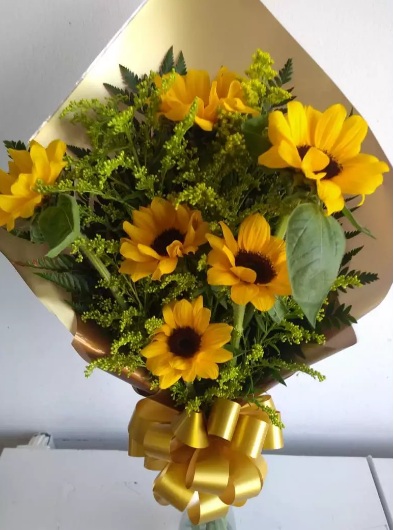 Bouquet com Bouquet girassóis / Amarelo / 06 Unidades