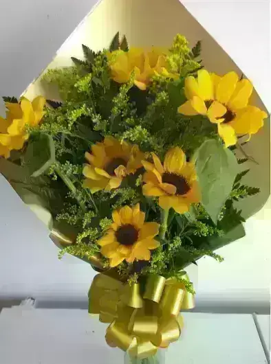 Bouquet com Bouquet Girassóis / Amarelo / 06 Unidades