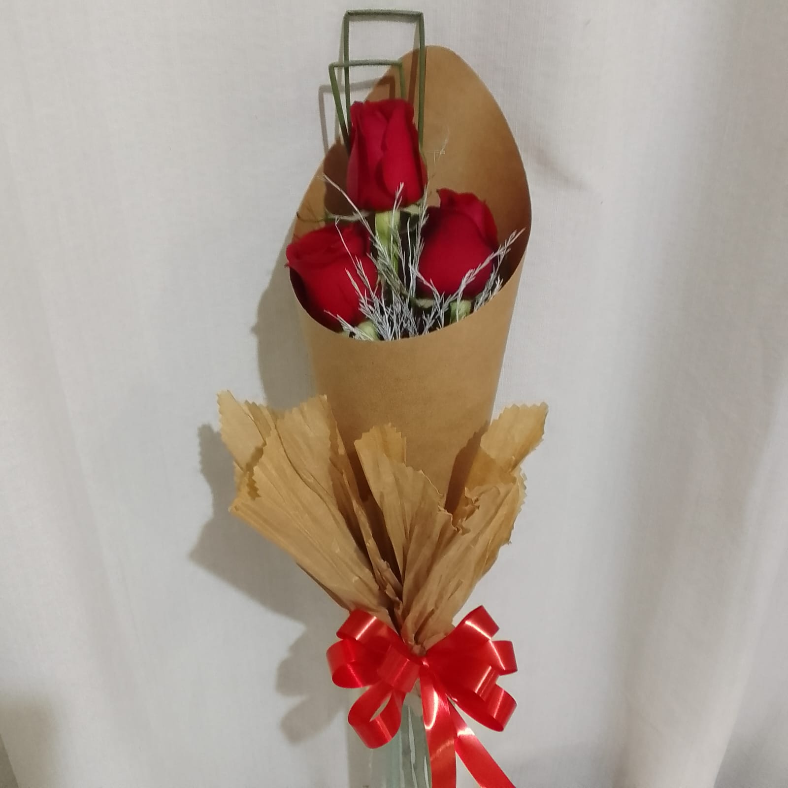Bouquet com Rosas Importadas / Vermelhas / 03 Unidades