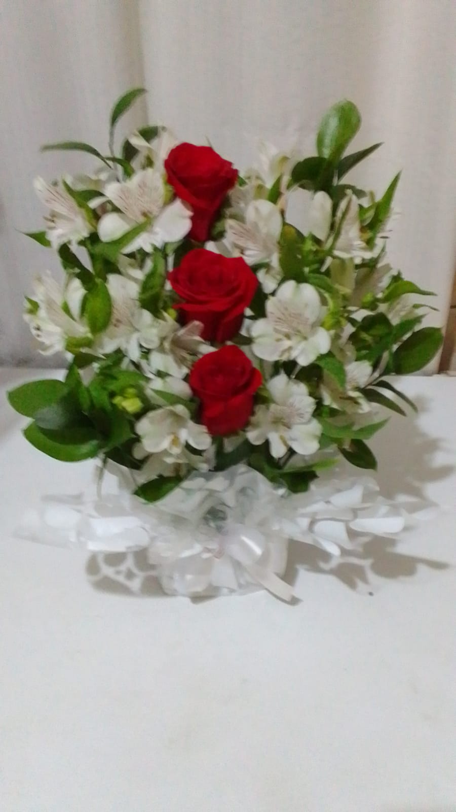 Arranjo com Rosas e astromélias / Mista / 03 Unidades