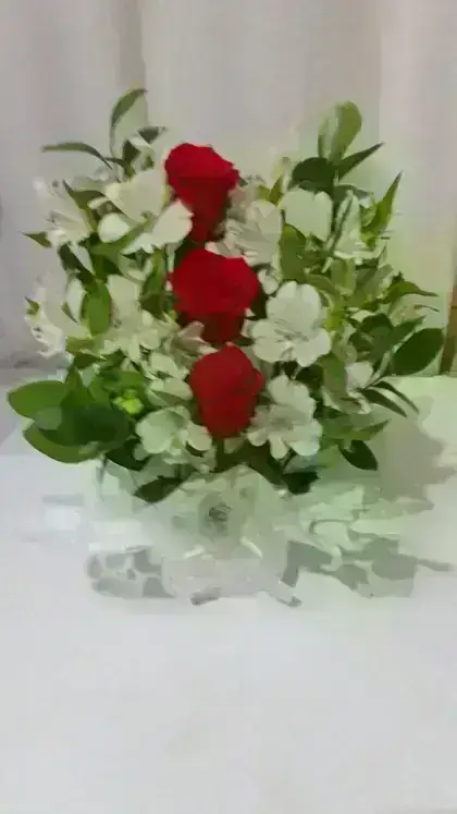 Arranjo com Rosas e Astromélias / Mista / 03 Unidades