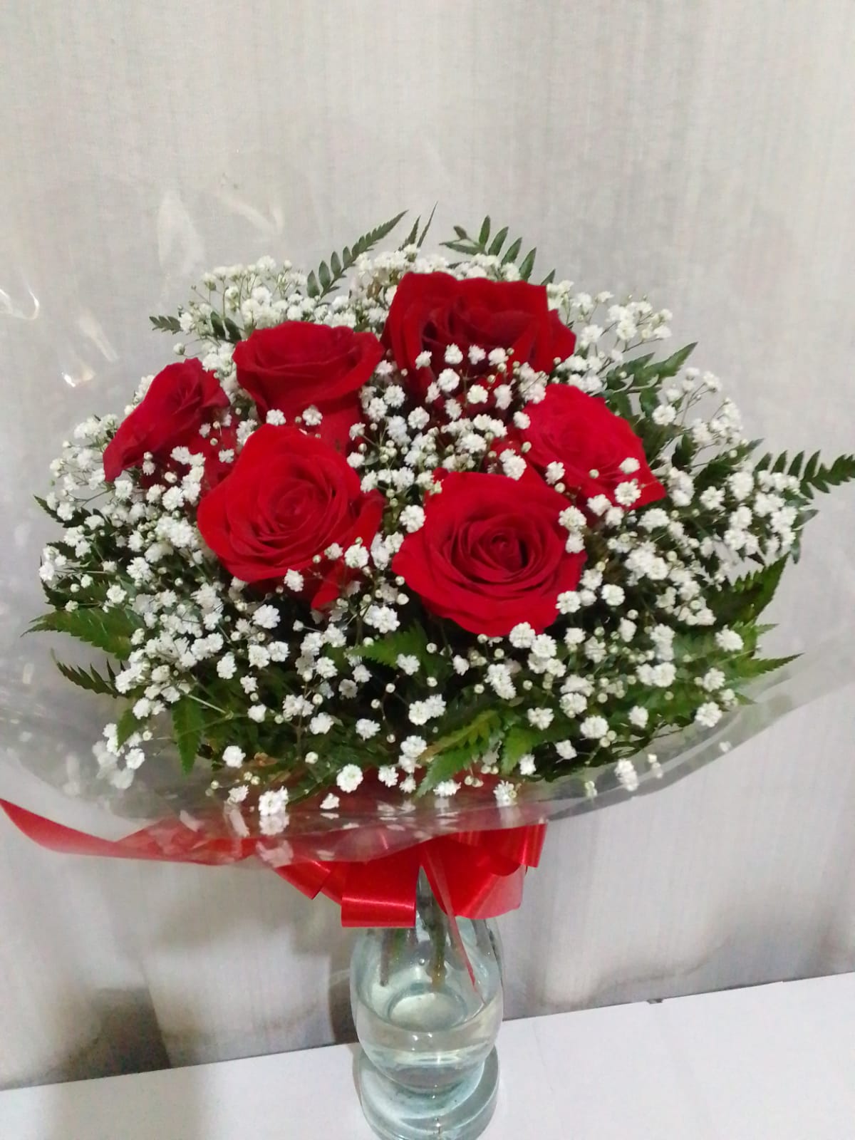 Bouquet com Rosas  importadas colombianas / Vermelhas / 06 Unidades