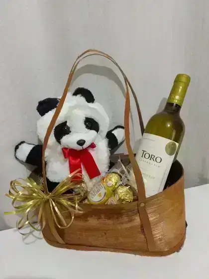 Kit Bebidas Especial Vinho, Ferrero Rocher e Pelúcia / Mista