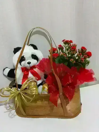 Cesta Especial Pelúcia, Chocolates e Calandiva / Mista